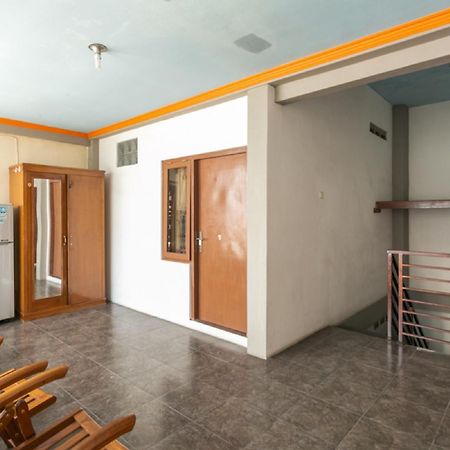 Reddoorz Syariah Near Stadion Manahan Solo 2 Экстерьер фото