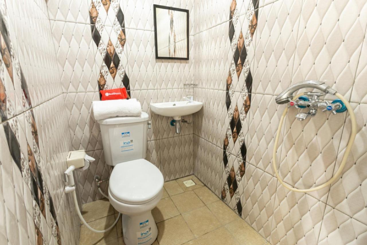 Reddoorz Syariah Near Stadion Manahan Solo 2 Экстерьер фото