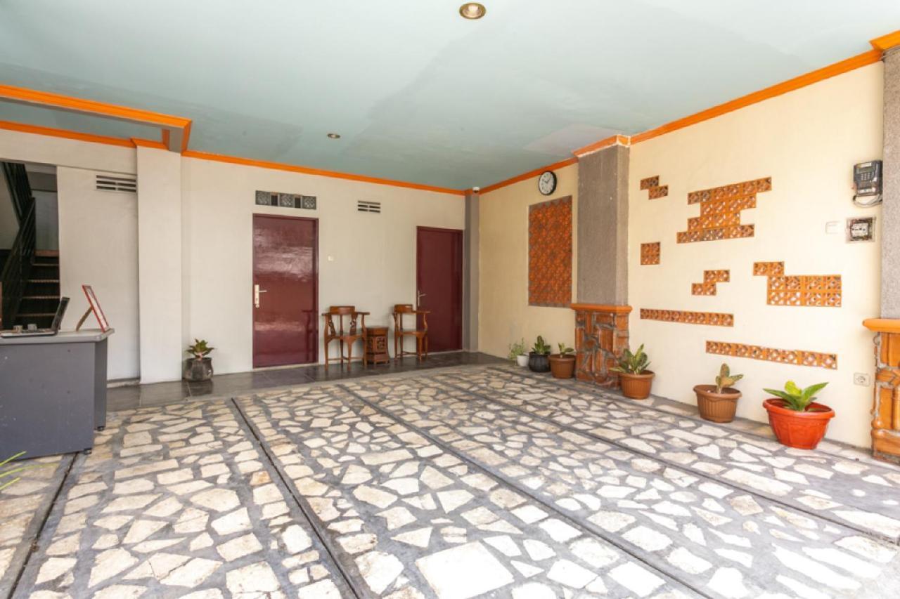 Reddoorz Syariah Near Stadion Manahan Solo 2 Экстерьер фото
