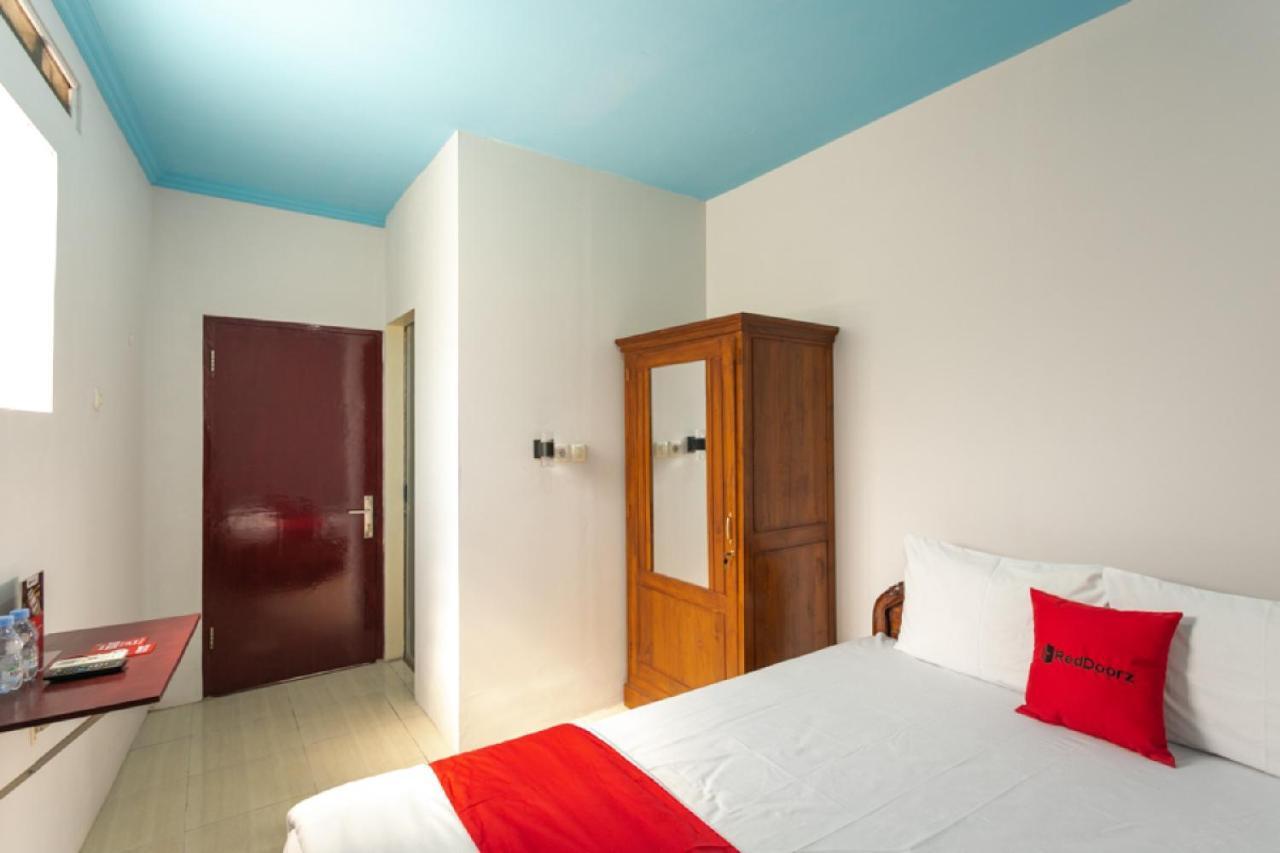 Reddoorz Syariah Near Stadion Manahan Solo 2 Экстерьер фото