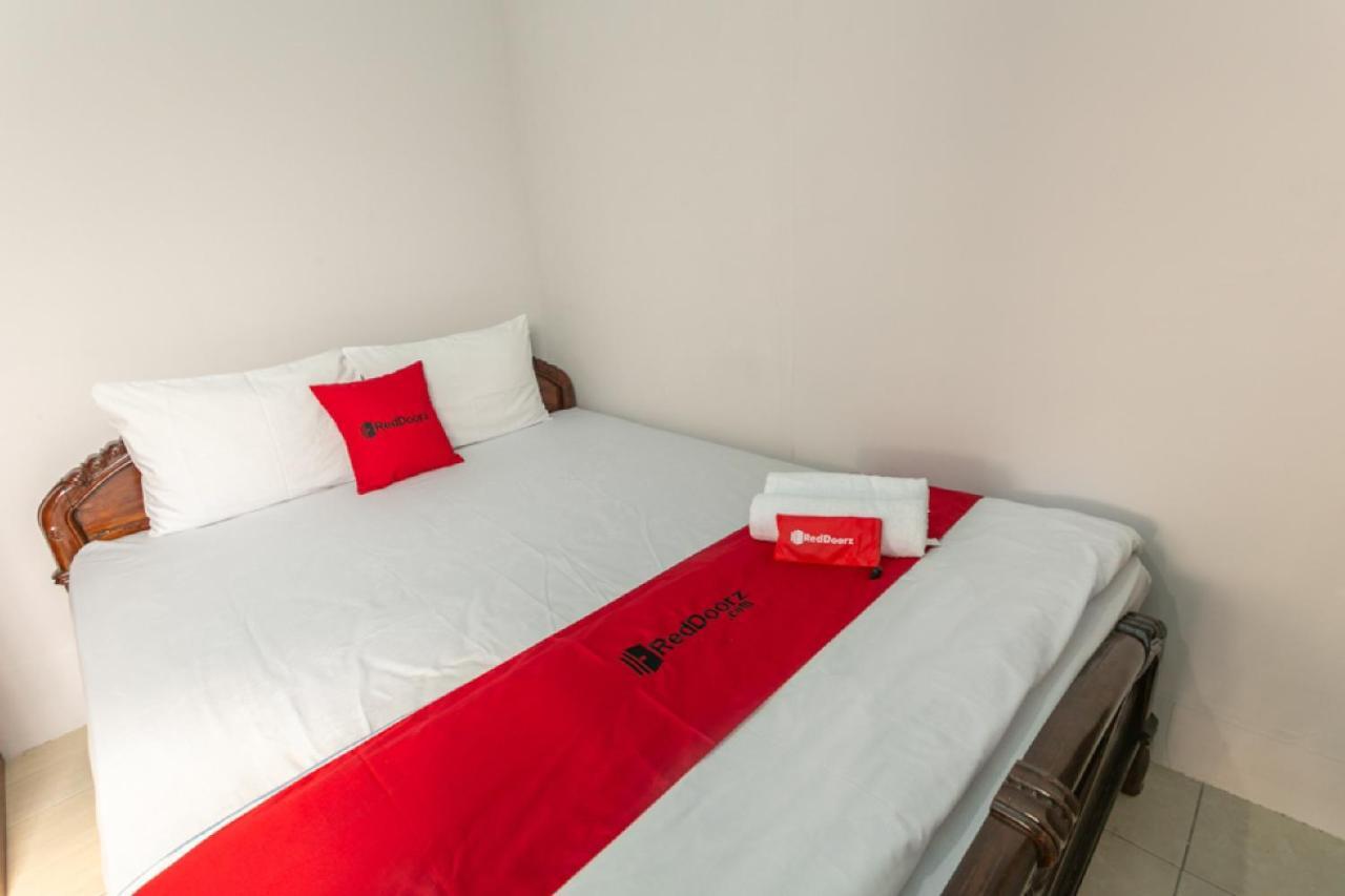 Reddoorz Syariah Near Stadion Manahan Solo 2 Экстерьер фото